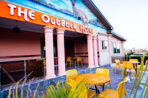Taifa Hotel | Discover The Outback Hotel: Family-Friendly with Pool & Dining