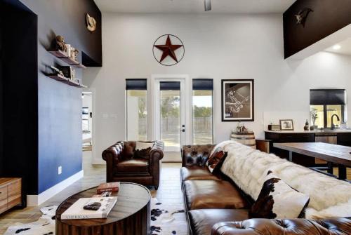 Spring Branch House | The Outlaw Lake House Canyon Lake FAMILY