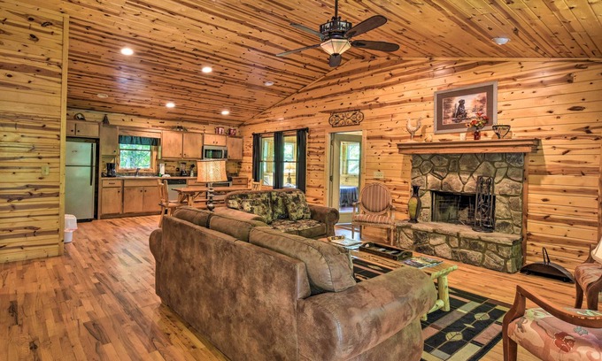 Helen Cabin | Experience 'The Outlook' at Sautee Mountain Retreat!
