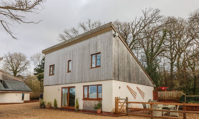 Fiddington Cottage | Pet-Friendly Retreat with Hot Tub in Crowcombe