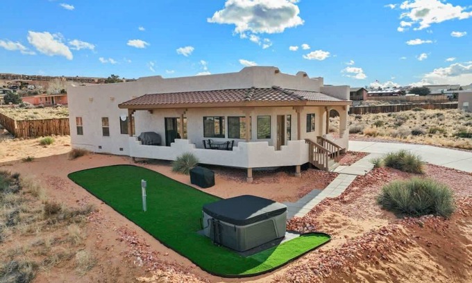 Greenehaven House | The Overlook - Amazing Views, Hot Tub & Game Room!