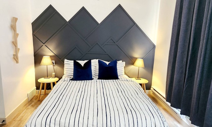 Harvie Heights House | Unforgettable Overlook Stay with Free Parking and Breakfast