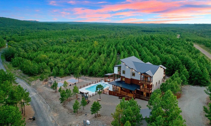 Pickens Cabin | The Overlook w/Outdoor Pool, EV Outlet, Unbelievable Views, Pickleball