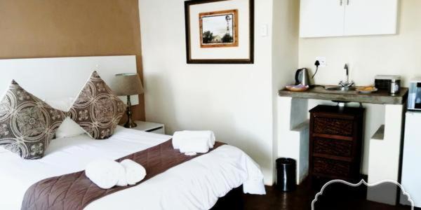 Lephalale House | Cozy Owl's Nest Guesthouse with Breakfast & Family Amenities