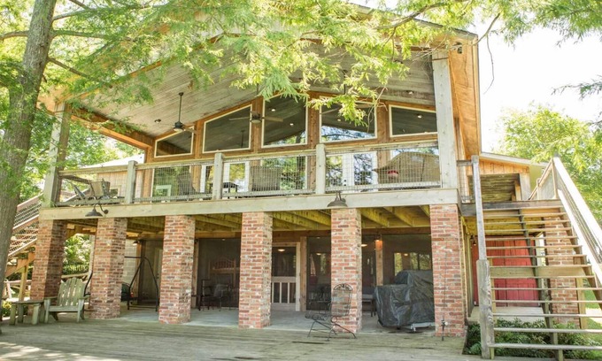 St. Joseph Cabin | Lake View Retreat: Oxbow Lodge with Pool & Breakfast