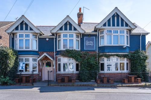 Burnham-on-Crouch Hotel | Pet-Friendly Stay at The Oyster Smack: 4-Star Comfort