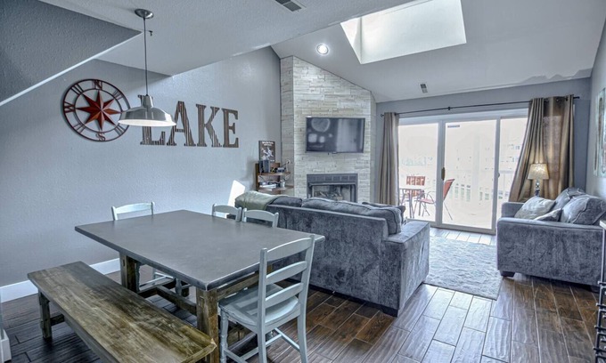 Kaiser Condo | Experience The Ozark Oasis: 3 Bedrooms & Inviting Pools!