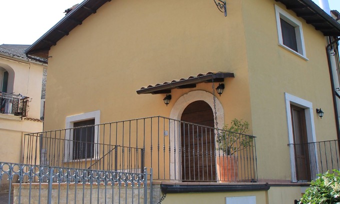 San Demetrio ne' Vestini Villa | Discover The Pagliarello of Villa San Giovanni's Ocean View