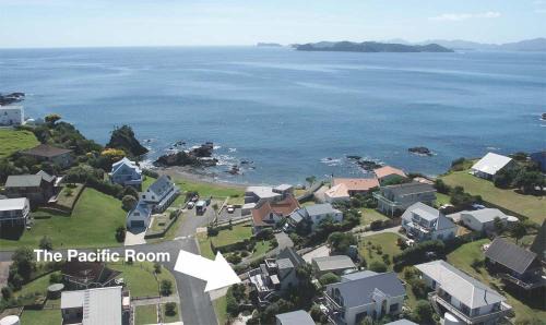 Russell House | Pet-Friendly Getaway at The Pacific Room, Tapeka Point