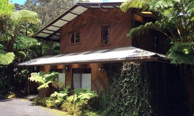 Volcano Apartment | Cozy Pacifica Inn: Enjoy Ocean Views & Family Amenities