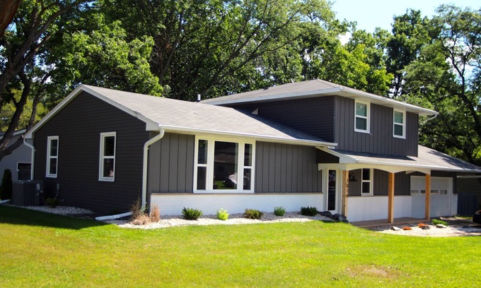 Ashwaubenon House | Guest Rated 10/10 at The Packer Pad with Spa & Breakfast