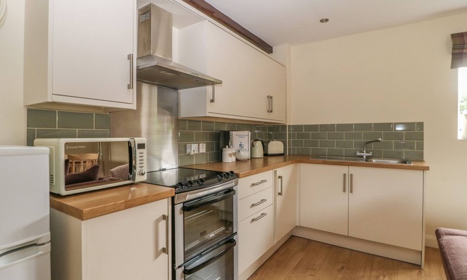 Acomb Cottage | Exceptional Stay at The Paddock: Family-Friendly Amenities
