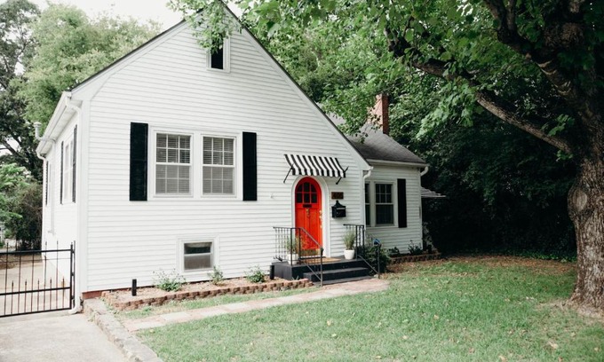 Hot Springs House | Exceptional Paddock Vacation Home - Child Friendly Retreat