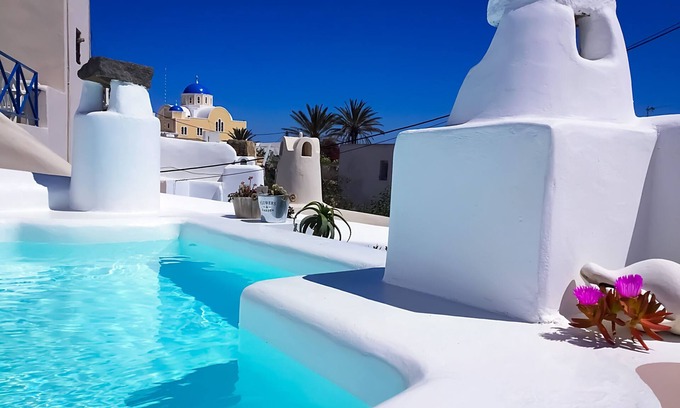 Fira Villa | The Painters House - Traditional Villa with Ocean View