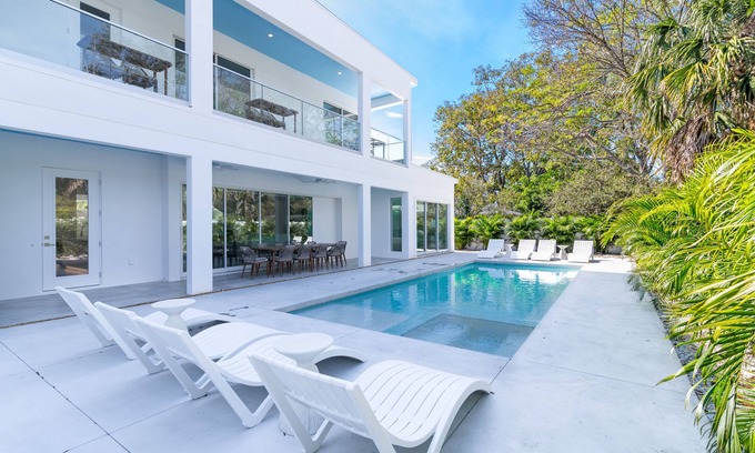 Arlington Park House | Experience The Palace on Clematis with Private Heated Pool