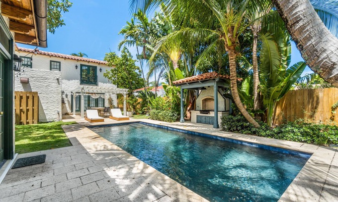 Southside Cottage | Discover The Palm Cottage: Family-Friendly with Pool Access