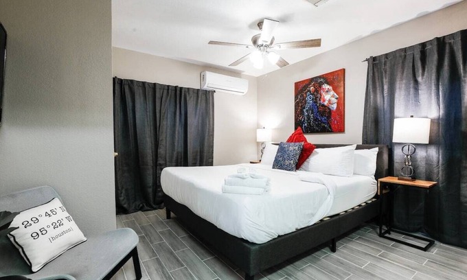 MacGregor Apartment | Explore The Palm Flats: Ideal for Zoo & Museum Lovers
