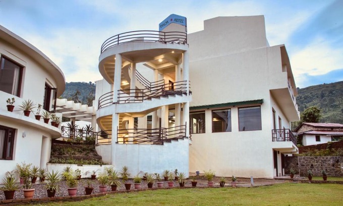 Bhagtpura Hotel | Pet-Friendly Getaway at The Palm Resort-Luxuria