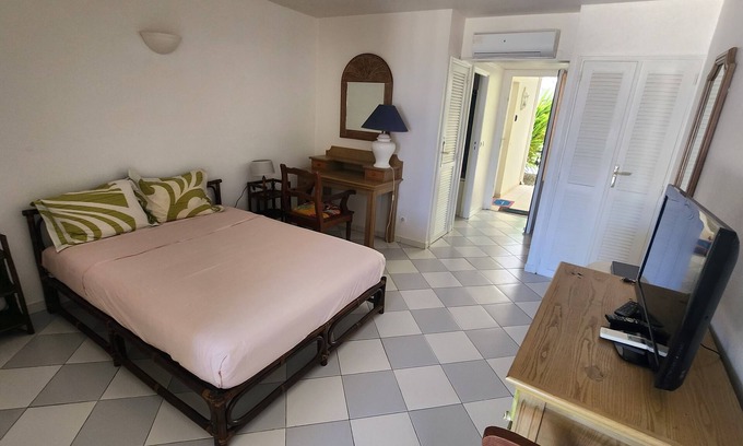 Nettle Bay Apartment | Cozy Beachfront Studio at The Palm - Guest Rated 9/10