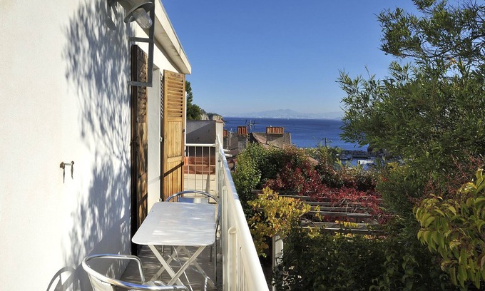 Ensues-la-Redonne Apartment | Relax at Les gîtes de la Madrague: Oceanfront Getaway