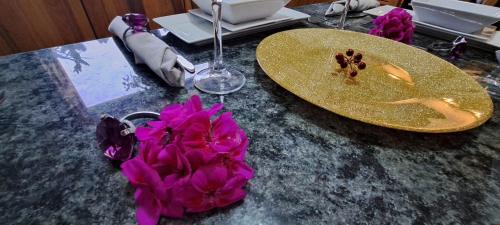 Qawra House | Relax at The Palm Villa - Family-Friendly & Guest Rated 9/10