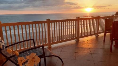 Barrio Los Villalobos Apartment | Beachfront The Palms Jaco 1001 Penthouse with Ocean View