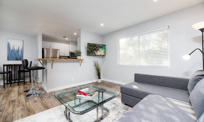 Middle River Terrace Apartment | Charming Retreat at The Palms @ Middle River Terrace