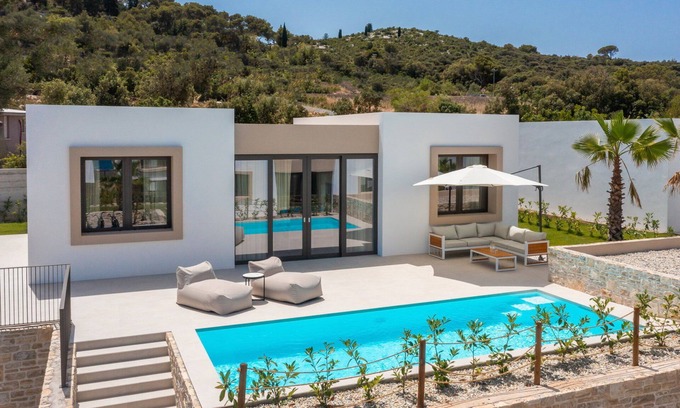 Tkon Villa | Discover The Palms Resort - Villa Dream V with Oceanfront Bliss