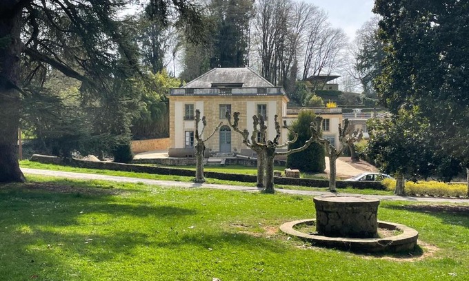 Sarlat-la-Caneda Bed & Breakfast | Experience Oceanfront Bliss at the Parc Place Hotel