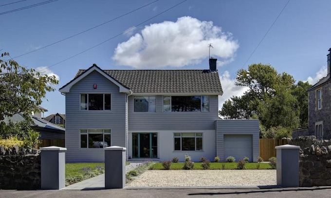 Weston-super-Mare House | Experience The Park: 5-Star Stay with Breakfast & Dining