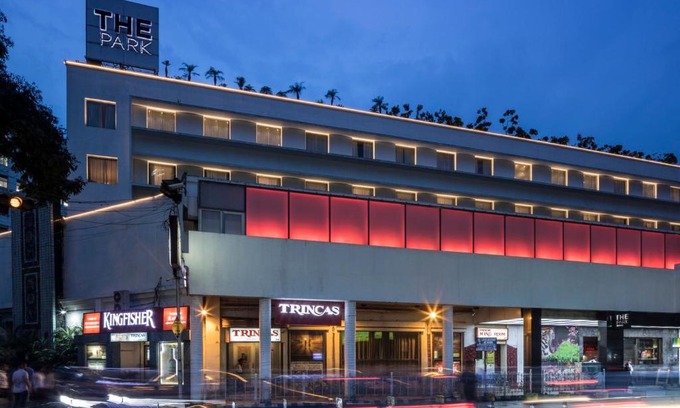 Taltala Hotel | Indulge at The Park Kolkata: 5-Star Retreat with Spa & Pool