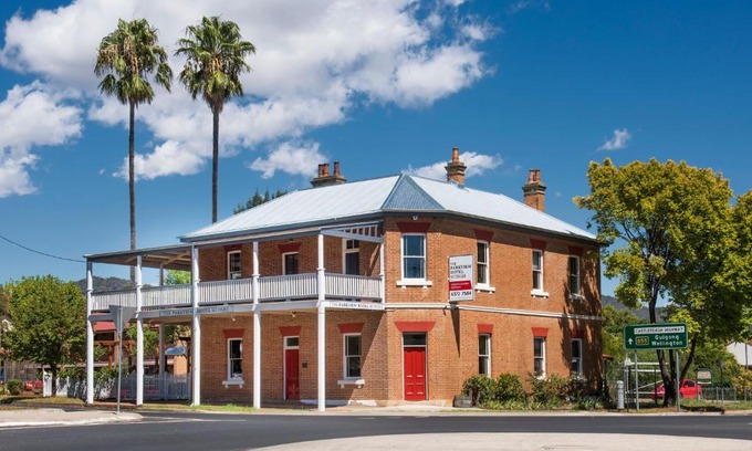 Central Mudgee Hotel | Discover The Parkview Hotel Mudgee: 4-Star Eco-Friendly Stay