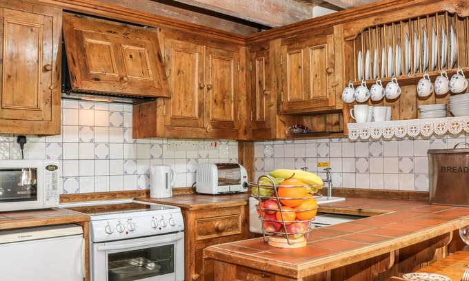 Peak District Cottage | Experience The Parlour: 10/10 Guest Rated with Kitchen & Breakfast