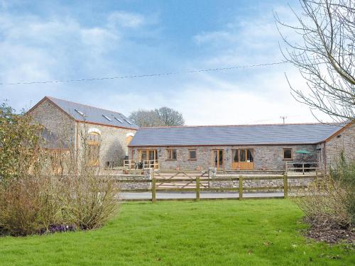 Carmarthen House | Discover The Parlour - Op4: Family & Pet-Friendly Retreat