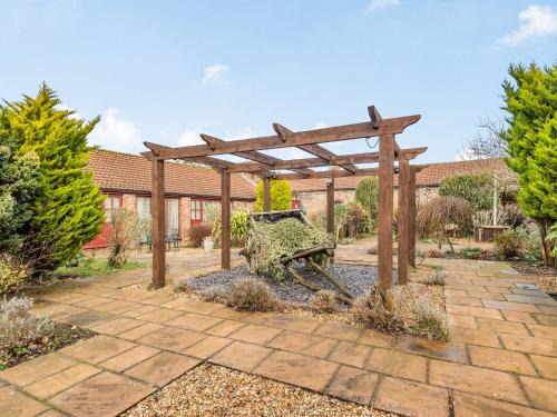 Arnold House | Experience The Parlour: Top Rated Family-Friendly Stay