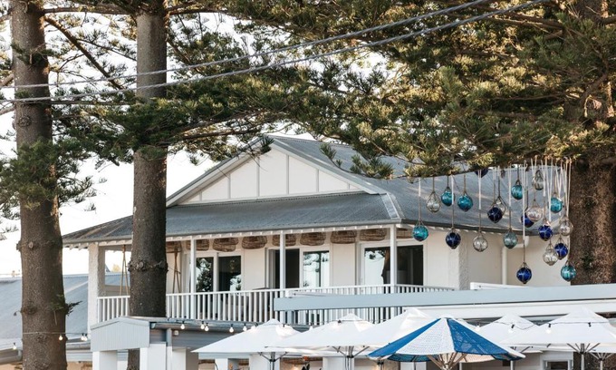 Patonga Apartment | Coastal Retreat at The Patonga Hotel with Hot Tub & Views