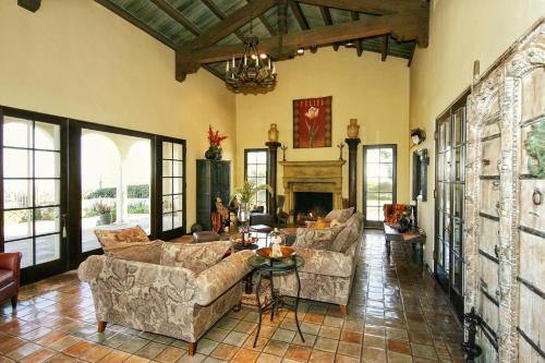 North Arroyo House | Experience The Patrician Hollywood Universal: Guest Rated 9.8