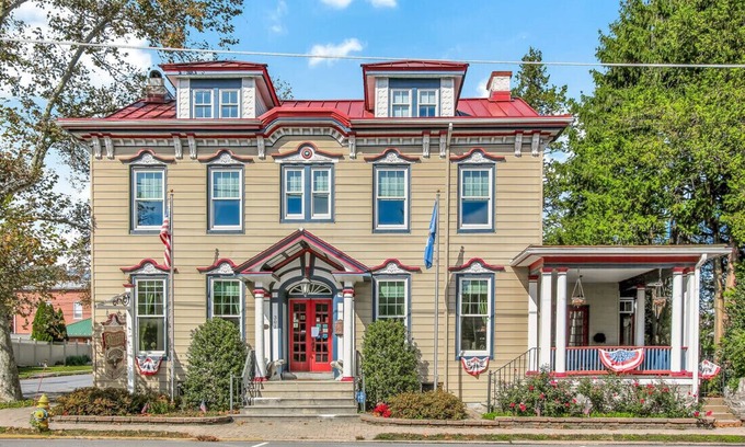 Annville House | Elegant Mansion on Main Street: Family-Friendly & Pet Welcome