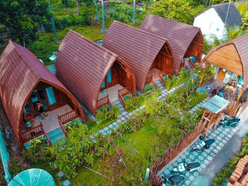 Sampalan House | Discover The Peace Arta Bungalow: 9/10 Guest Rated Stay