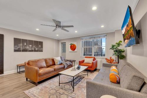 Downtown Atlanta House | Downtown Peachtree Center Condo with Balcony & Family Amenities