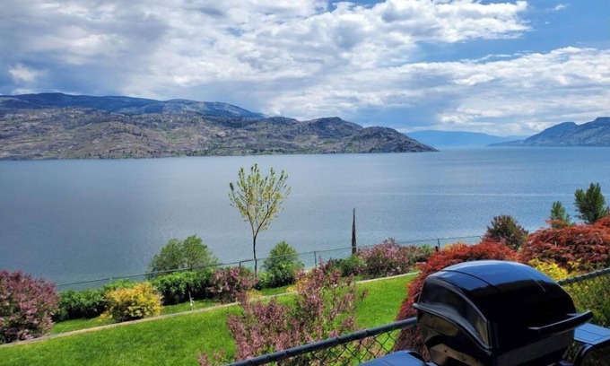 Central Okanagan Apartment | Bright Peach Sunrise Studio with Panoramic Lake Views