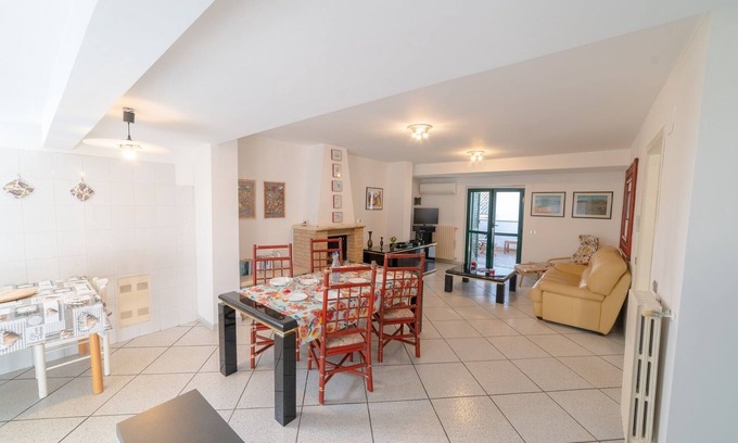 Vasto Apartment | Discover The Peaches - Pet-Friendly & Family-Ready Stay