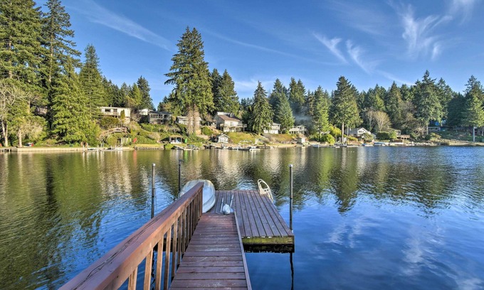 East Olympia House | Experience The Peacock House: Waterfront Stay with Spa & Hot Tub