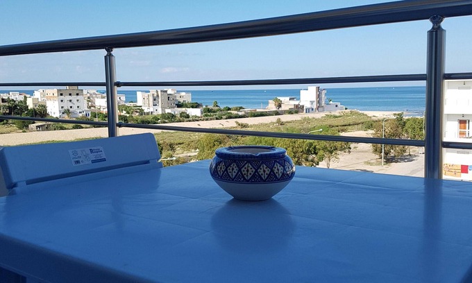 Hammam Sousse Apartment | Beachfront Pearl Apartment in Hammam Sousse with Free Wifi