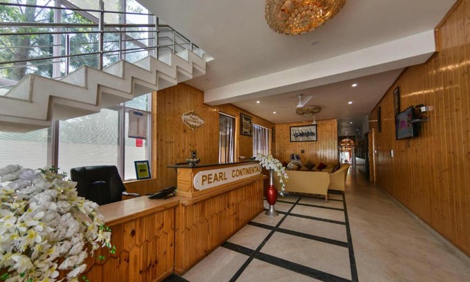 Brein Hotel | Discover The Pearl Continental: Pet-Friendly & Pool Access