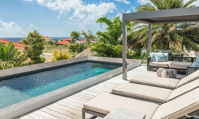 Jan Thiel Villa | Discover The Pearl of Jan Thiel: Private Pool & Gym