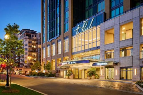 Burlington Hotel | Discover The Pearle Hotel & Spa: Pet-Friendly Retreat