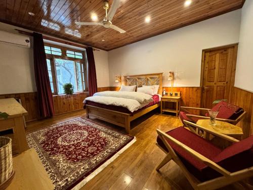Gilgit House | Relax in Guest Houses of Gilgit, Pakistan with Pool Access