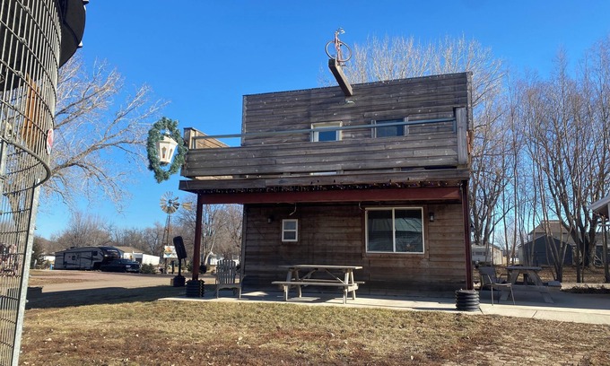 Luverne House | The Pedaler's Rest Retreat - Lakeside Tiny Home for 8 guests