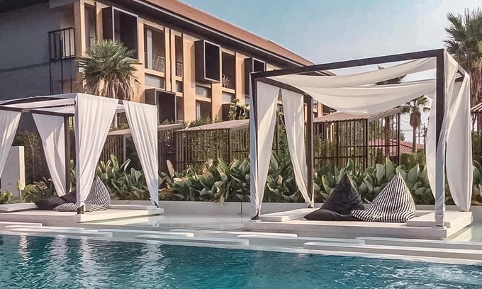 Ban Na Hotel | Relax at The Peem Hotel with Pool, Restaurant & Hot Tub